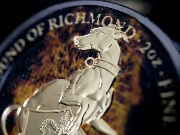 2021 £5 White Greyhound Of Richmond Burning Queen Beasts 2oz Silver Coin - Image 2